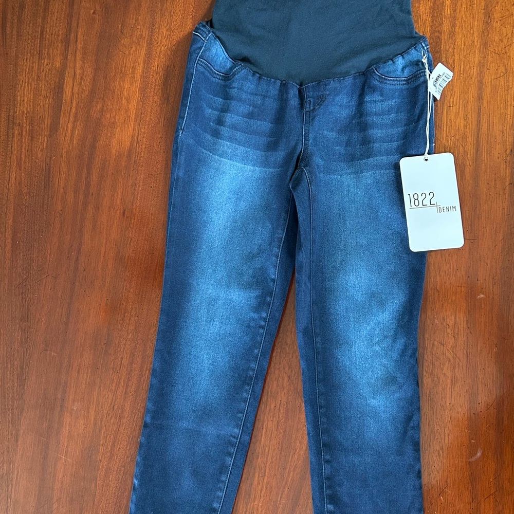 NWT- 1822 DENIM MATERNITY JEANS